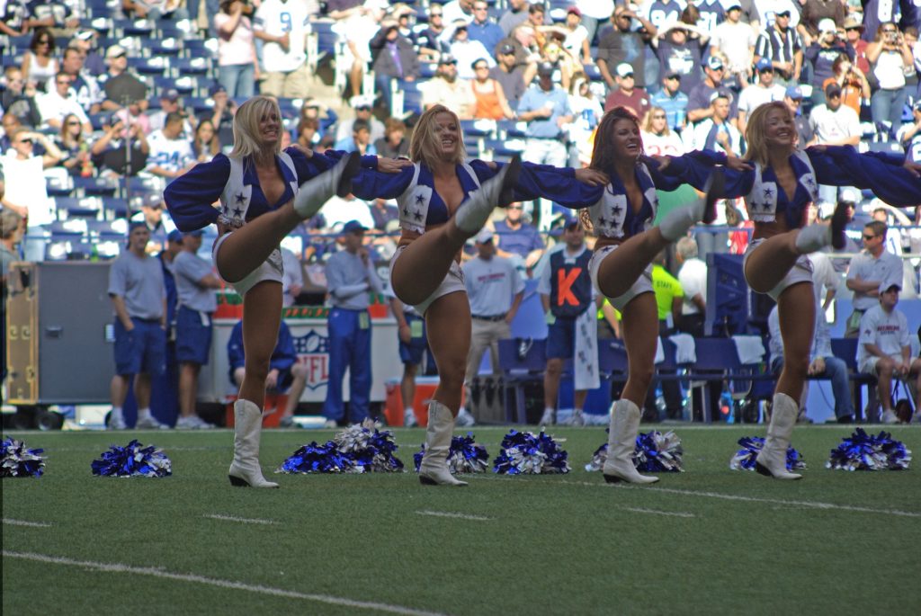 cheerleaders-563847_1920